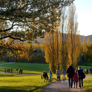 Familles en promenade au Parc de Lacroix-Laval © Laurence Danière