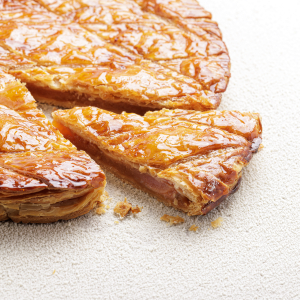 La galette des rois fa&ccedil;on tatin de S&eacute;bastien Bouillet. &copy;Philippe Vaures Santamaria