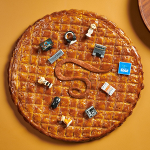 Les 12 f&egrave;ves dispos&eacute;es dans les galettes des rois S&egrave;ve en 2026.