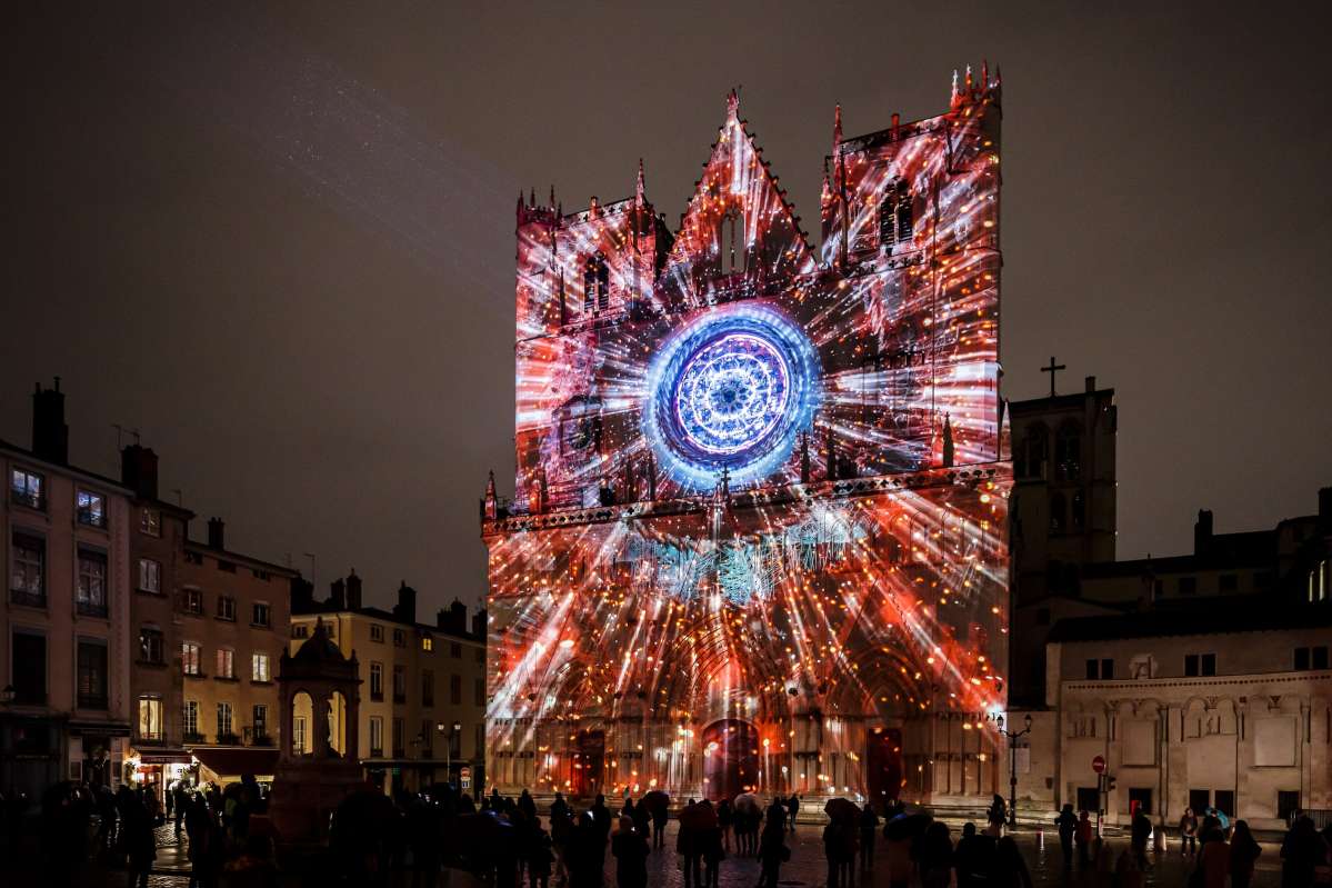 Fête des Lumières 2021"Iris" sur la cathédrale Saint-Jean © Brice Robert