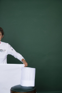 Naïs Pirollet avec sa toque